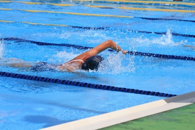 【水泳のドリル練習メニュー】四泳法の具体例26選！選手時代の体験談