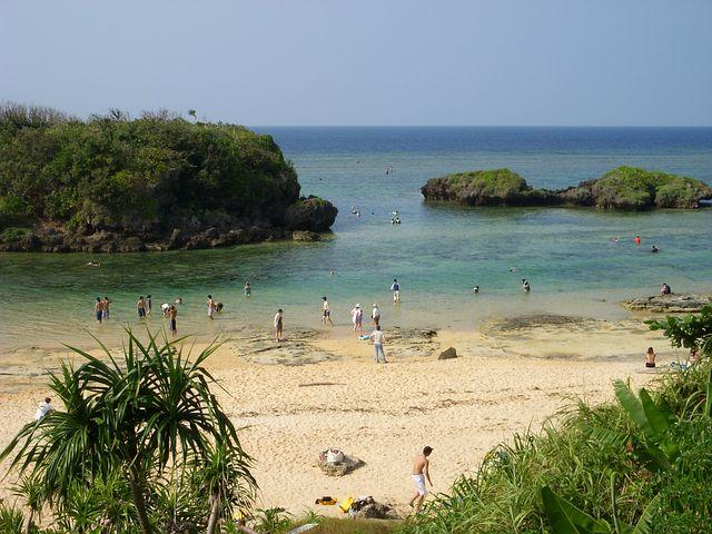 【沖縄の海はいつまで泳げる2018版】本島＆離島の海水浴場情報とクラゲの時期